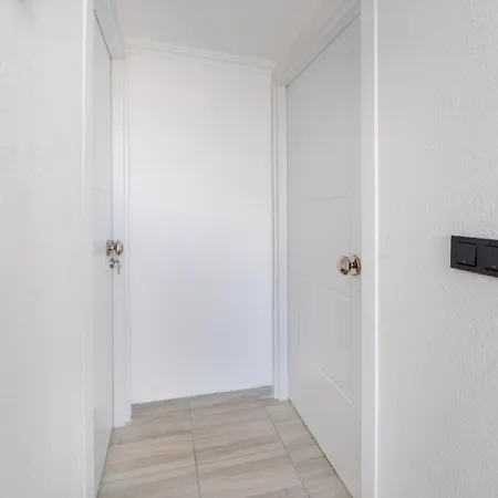Flat With Balcony 10 Min To In Lägenhet *