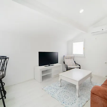 Flat With Balcony 10 Min To In * Fethiye